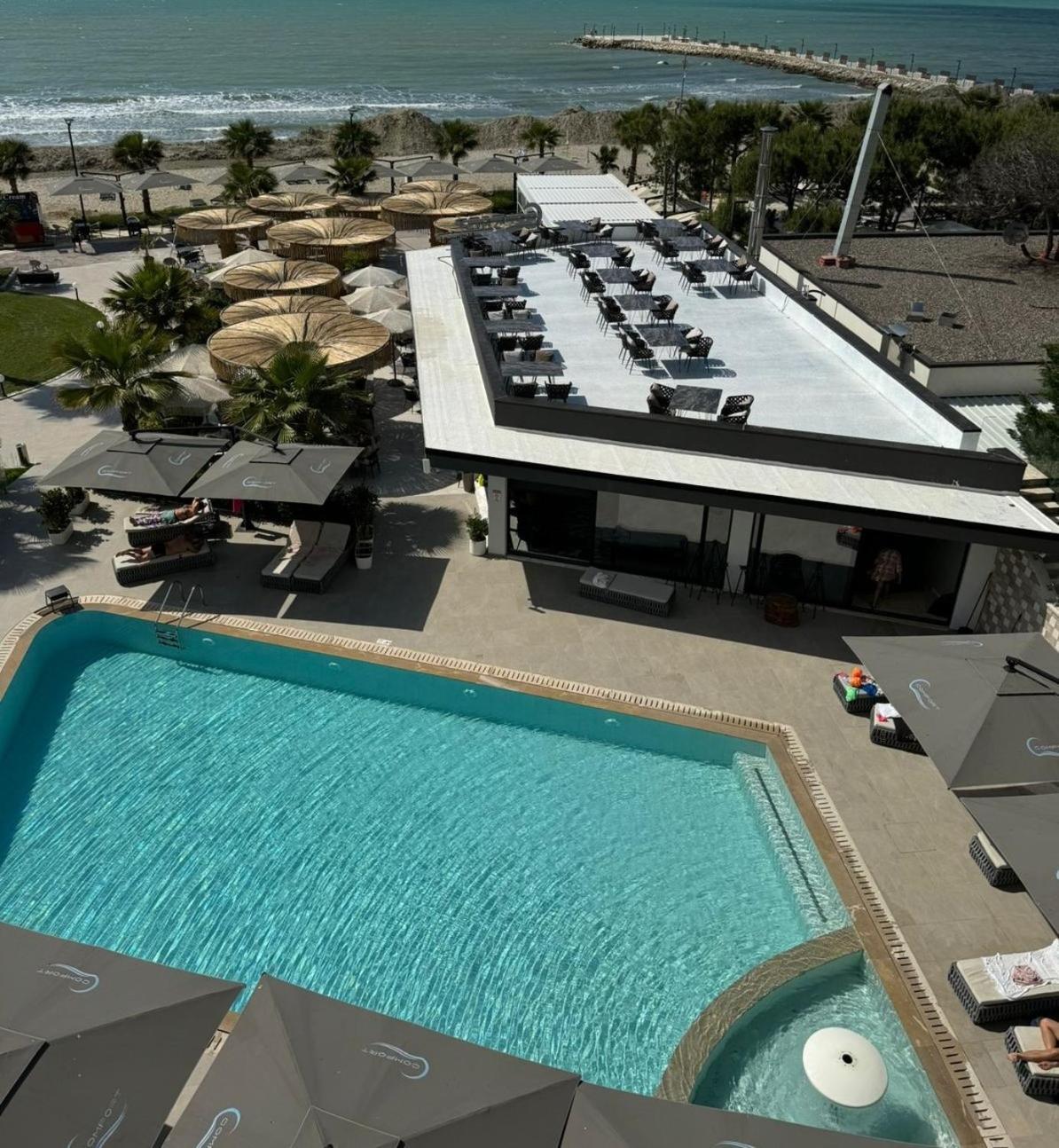 גולם Comfort Suites מראה חיצוני תמונה